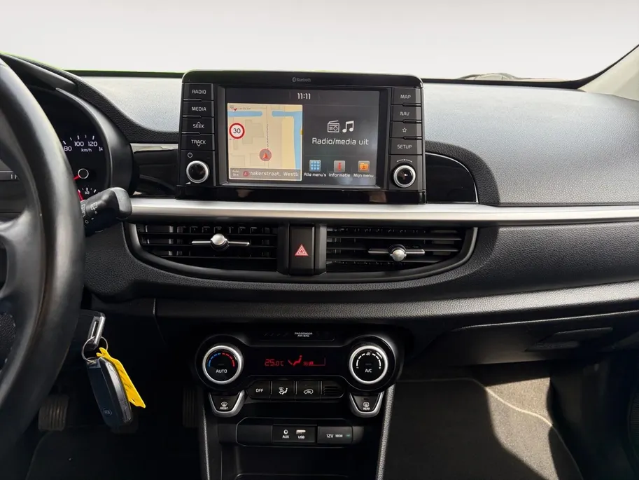 Kia Picanto 1.0 CVVT First Edition | All-Seasonbanden /Apple Carplay/ Android Auto | Navigatiesysteem | Cruise Control | Climate Control | Parkeercamera Achter | Lichtsensor | 15' Lichtmetalen Velgen