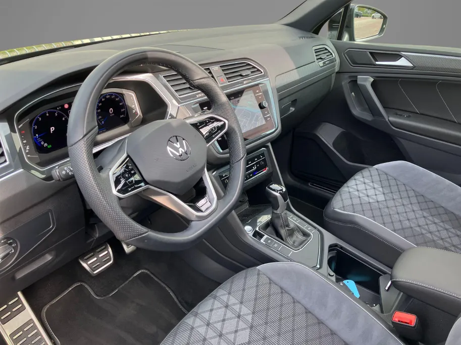 Volkswagen Tiguan 1.5TSI/150PK R-Line Black Style DSG · Panoramadak · Camera · Apple/Android Car Play · Stoel- & stuurverwarming