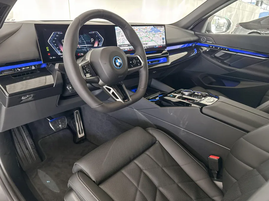 BMW i5 Touring xDrive40 84 kWh
