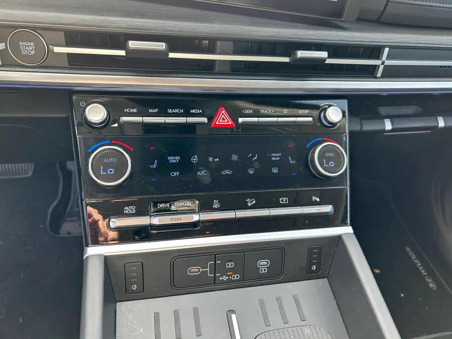 Hyundai Santa Fe 1.6 T-GDI PHEV Premium Plus 4WD 7p Super compleet! NU RIJKLAARPRIJS INCLUSIEF 1 JAAR GARANTIE! Premiumpakket GRATIS!