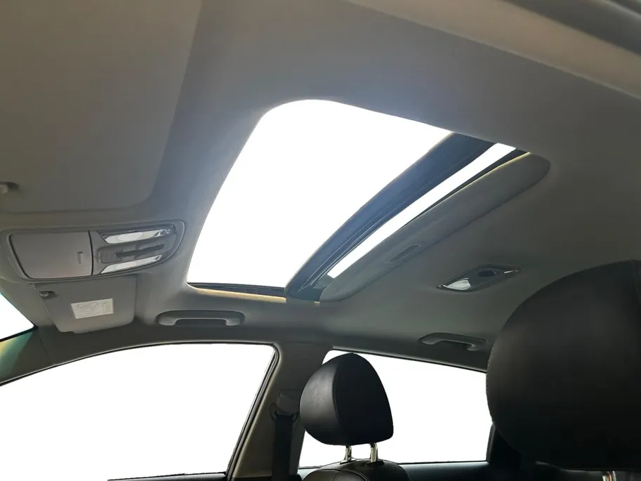 Kia Niro 1.6 GDi Hybrid Edition | Trekhaak Vaste Kogel+ 13-Polige stekker | Schuifkanteldak | Apple Carplay / Android Auto | Navigatiesysteem | Licht + Regensensor | Parkeersensoren + Camera Achter | 16' Lichtmetalen Velgen | Cruise Control Adaptief | Rijstrooksen
