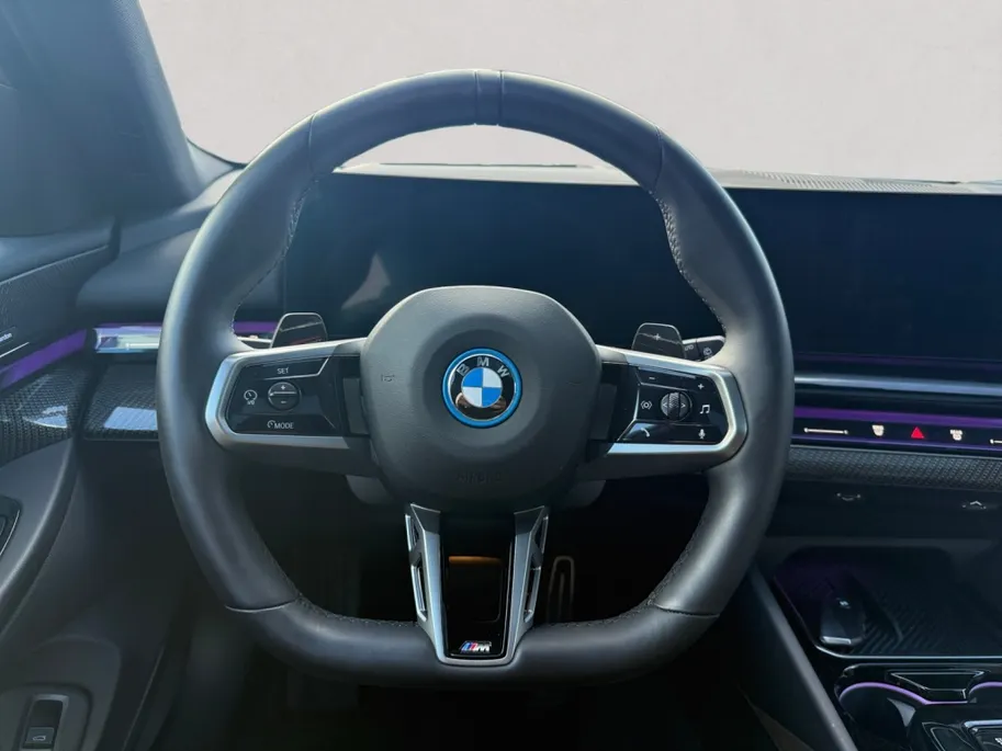 BMW 5 Serie Touring 530e M Sport-Pro Edition | matzwart | 21' individual | innovation | leer | head-up
