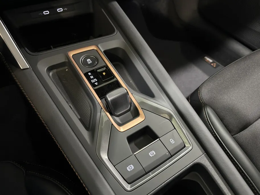 CUPRA Formentor 1.5 - 204PK TSI e-Hybrid Business Automaat | NIEUWE AUTO | Elektrisch Wegklapbare Trekhaak | Schuif/Kantel Dak | Digital Cockpit | Camera | Parkeersensoren | Stoelverwarming | Stuurwielverwarming | Apple CarPlay/Android Auto |
