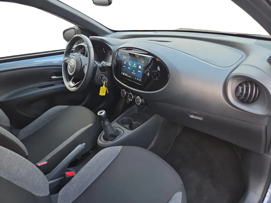 Toyota Aygo X 1.0 VVT-i MT Play | Zeer nette auto | Apple CarPlay & Android Auto | Camera | 100 % onderhouden | Fabrieksgarantie t/m 8-2034 |