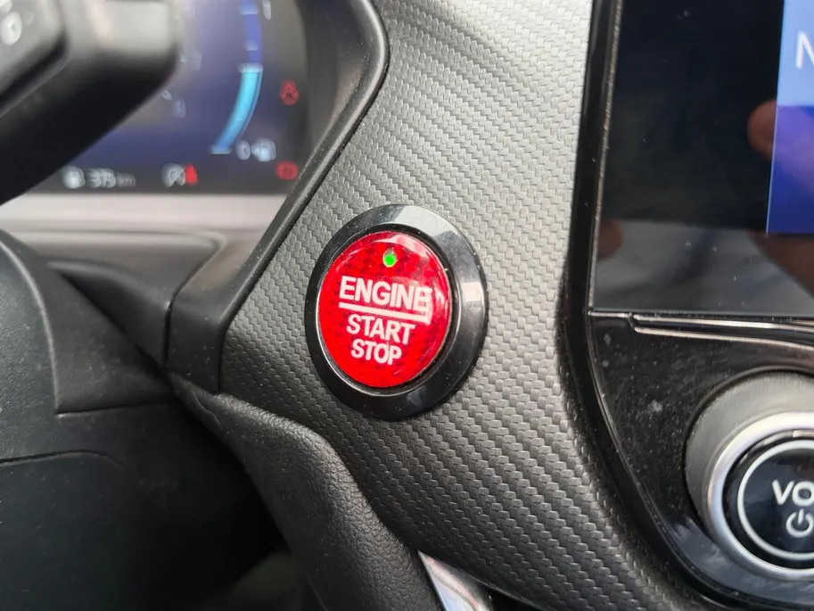 Ford Puma 1.0 EcoBoost Hybrid ST-Line X First Edition | Dealer onderhouden | Panorama dak | Adapt. Cruise control | BLIS | B&O | Elektr. achterklep | Draadloos opladen mobiel | 19' lichtmetalen velgen | Bovag garantie |