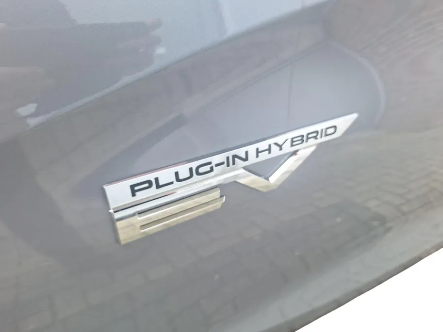 Mitsubishi Outlander 2.4 PHEV Limited Edition Zeer Complete uitvoering| 8 jaar garantie| Snel leverbaar | Totaalprijs op is op.