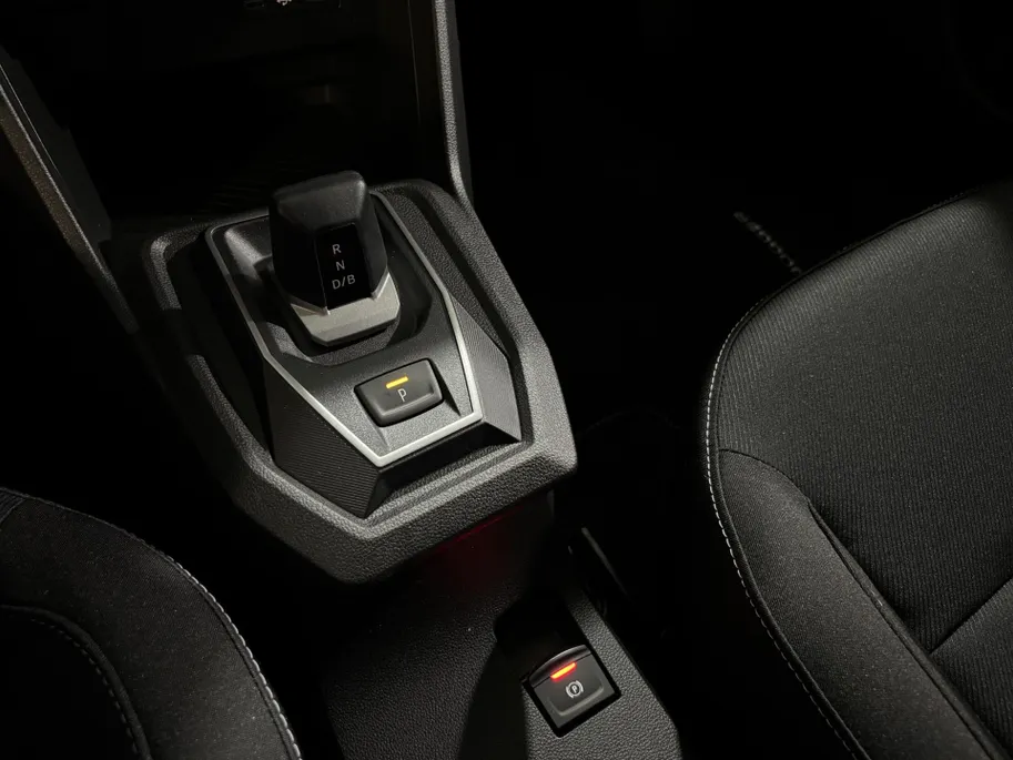 Dacia Jogger 155PK Hybrid Expression 7p. Automaat | DEMO | 7 Zitplaatsen | Camera | Parkeersensoren | Apple CarPlay/Android Auto | Cruise Control | Climate Control | Digital Cockpit | Armsteun | Licht & Regen Sensor |