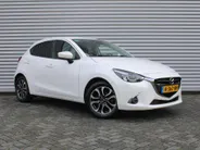 Mazda 2 1.5 Skyactiv-G GT-M | Trekhaak | Camera | Stoelverwarming | 16' LM | Navi | Cruise | Clima | Dodehoek detectie | LED | HUD |