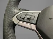 Volkswagen Tiguan 1.5eTSI/150PK R-Line · Panoramadak · Trekhaak · 360°Camera + Parkeersensoren · Garantie t/m 06-01-2030 of 100000km.