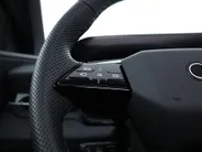 Audi Q6 e-tron 252pk S edition 83 kWh · SOH 97,5% · Panoramadak · Leder · 360 Camera · Luchtvering · Wegklapbare Trekhaak · Stoelverwarming Voor + Achter ·