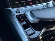 Audi e-tron Sportback 55 quattro S Line 95 kWh 300kW/408PK · Panoramadak · Trekhaak · Camera · Leder · Stoelverwarming · Drive select ·  Garantie t/m 18-10-2027 of 100000km.