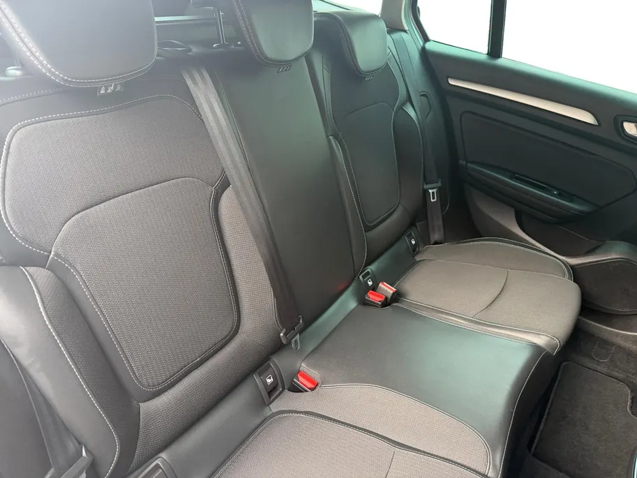 Renault Mégane Estate 1.3 TCe 140 Techno | Automaat | Trekhaak | Camera | Parkeersensoren | Stoel & Stuurverwarming | Apple Carplay & Android Auto | Navigatie | Cruise & Climate Control | 12 Maanden BOVAG Garantie