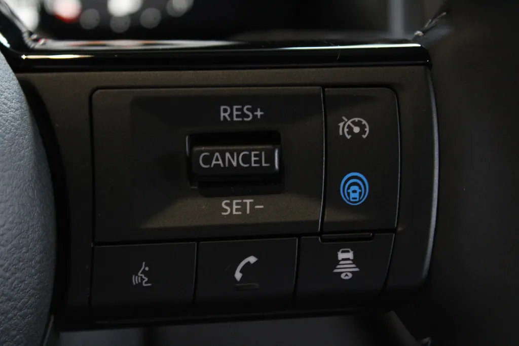 Nissan QASHQAI 1.3 MHEV Xtronic N-Design |1800kg trekgewicht|Coldpack|Panoramisch dak|Camera rondomzicht|Parkeersensoren voor en achter|Naviagatie|Apple carplay&Android auto|20inch Lichtmetalenwielen|Alcantara bekleding|