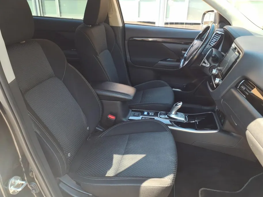 Mitsubishi Outlander 2.4 PHEV Pure Automaat | Airco/Ecc | Android/Apple carplay | Trekhak | PDC/Camera | Stoel verwaring | 1 jaar garantie