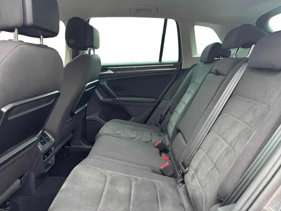 Volkswagen Tiguan 2.0 TSI 4Motion Highline | Trekhaak | Adapt. Cruise Control | Stoelverwarming | Climate Control | Parkeersensoren |
