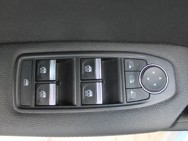 Renault Captur 1.6 E-Tech full hybrid 145 PK iconic | Lederen bekleding en stoel elektrisch bedienbaar | 360 camera | Stoelverwarming voor |