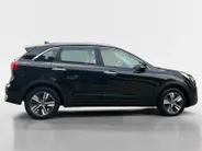 Kia Niro 1.6 GDi Hybrid DynamicLine | Apple Carplay / Android Auto | Navigariesysteem | Licht + Regensensor | Parkeersensoren + Camera Achter | Cruise Control Adaptief | Rijstrooksensor + Correctie