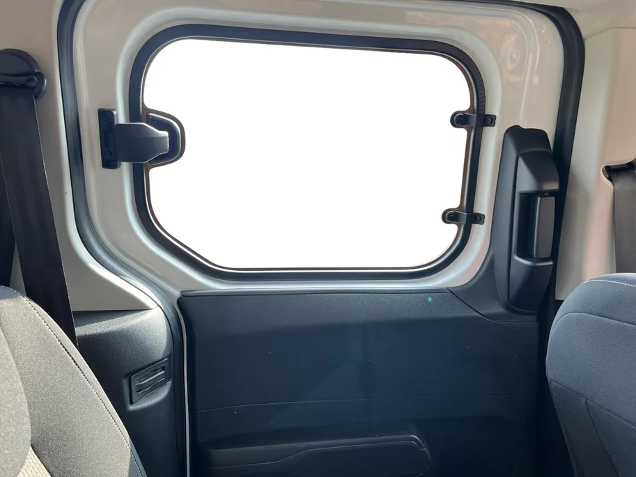 Ford Tourneo Courier 1.0 EcoBoost | Apple Carplay/Android Auto | Navigatie | Camera | Climate Control | Parkeersensoren | Stuurbediening | Hoge Instap