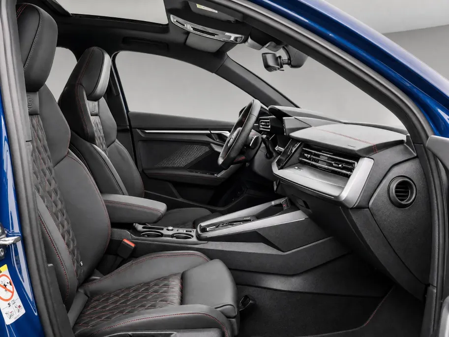 Audi A3 Sportback 45 TFSIe 272pk S-Tronic S edition Competition · Panoramadak · Camera · Lederen Bekleding · Elek. Achterklep · Elek. Bestuurdersstoel + Geheugen · Garantie t/m 26-10-2030 of 100.000km