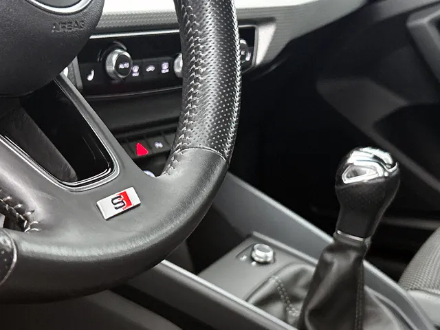 Audi A1 Sportback 30 TFSI S Line edition one | NAVI | STOELVERWARMING | CLIMAT CONTROL | PARKEER SENSOREN V+A