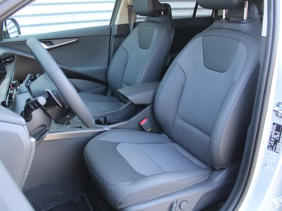 Kia Niro 1.6 GDi Hybrid DynamicPlusLine | Stuur-/stoelverwarming | Schuifdak | Elek. stoelverstelling + achterklep | Dodehoekdetectie | Camera | Telefoonlader | HK audio | LED |