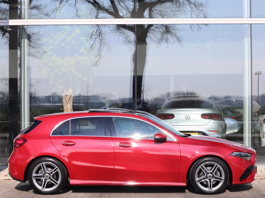 Mercedes-Benz A-Klasse 180 Business Solution AMG l Panorama dak l Keyless l AMG Line l