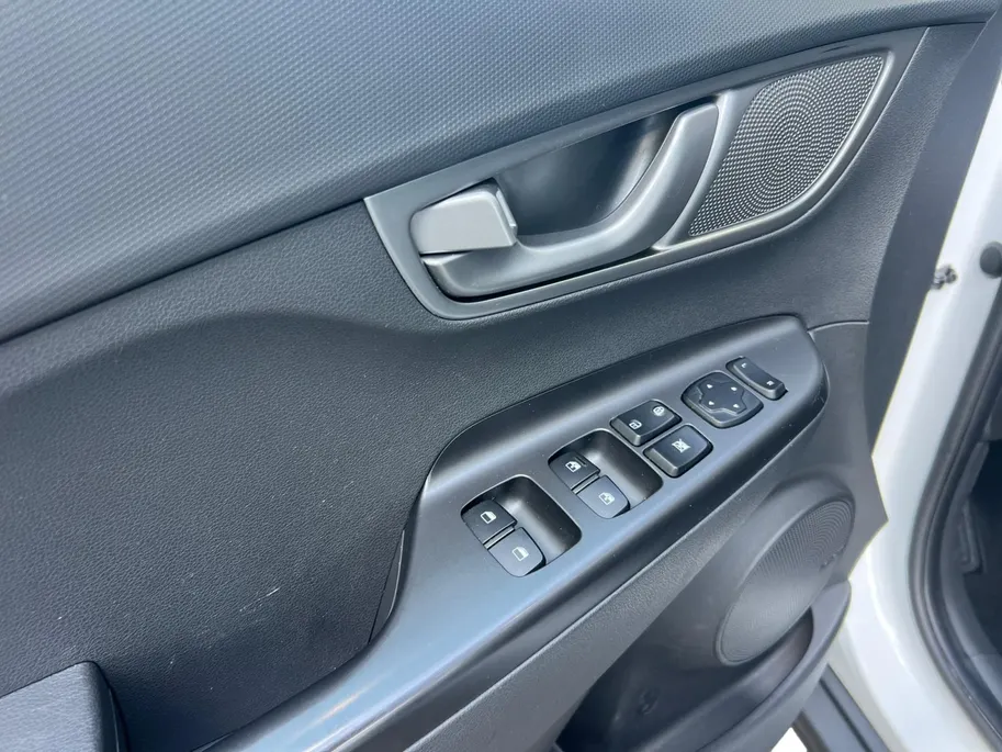 Hyundai Kona EV Fashion 64 kWh | Warmtepomp | Navigatie | Apple Carplay & Android Auto | Adaptive cruise control | Open dak | Head-up display | Achteruitrijcamera |