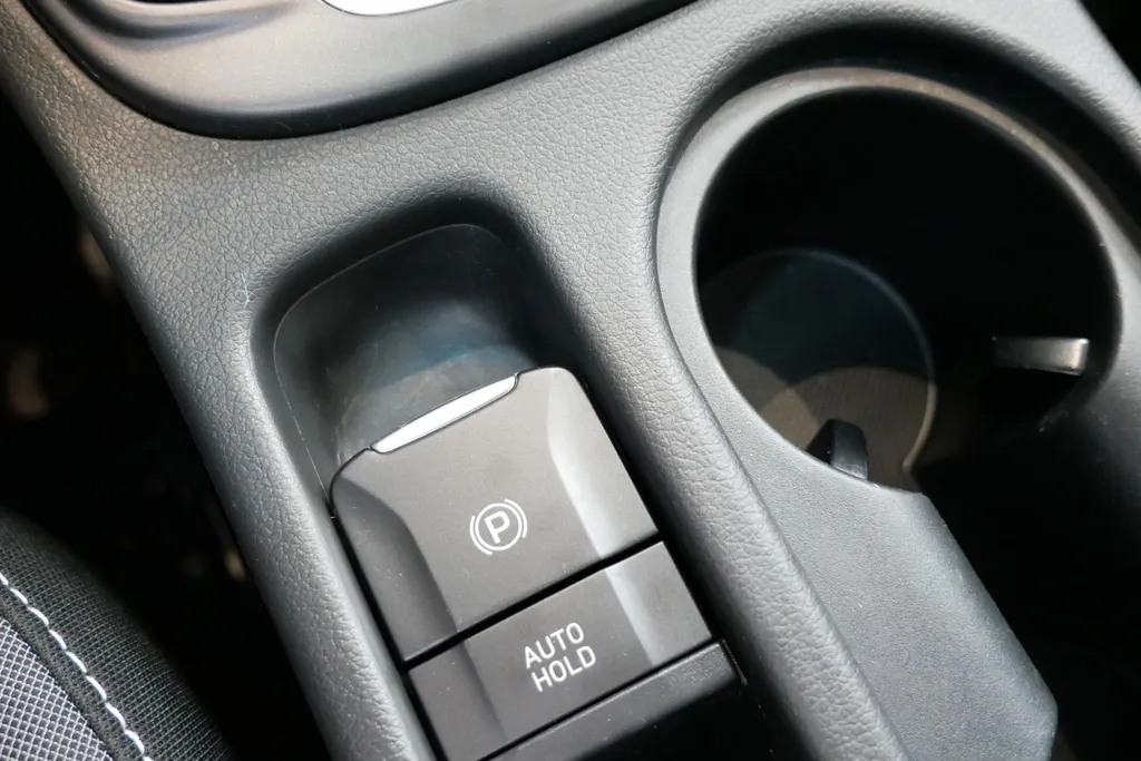 Hyundai Kona 1.6 GDI HEV Fashion | Parkeersensoren achter | Dodehoek sensoren | LM wielen | Climate controle | Adaptive cruise controle | Intelligente sleutel | Navigatie | Bluetooth | Zeer nette auto |