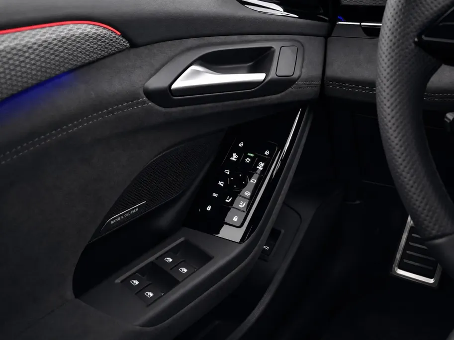 Audi A6 e-tron S edition 83 kWh 286 PK · Tech Pro · 21' LM Velgen · Bang & Olufsen Sound · Panorama-glasdak · Privacy glas · Head up display · Luchtvering · Servosluiting