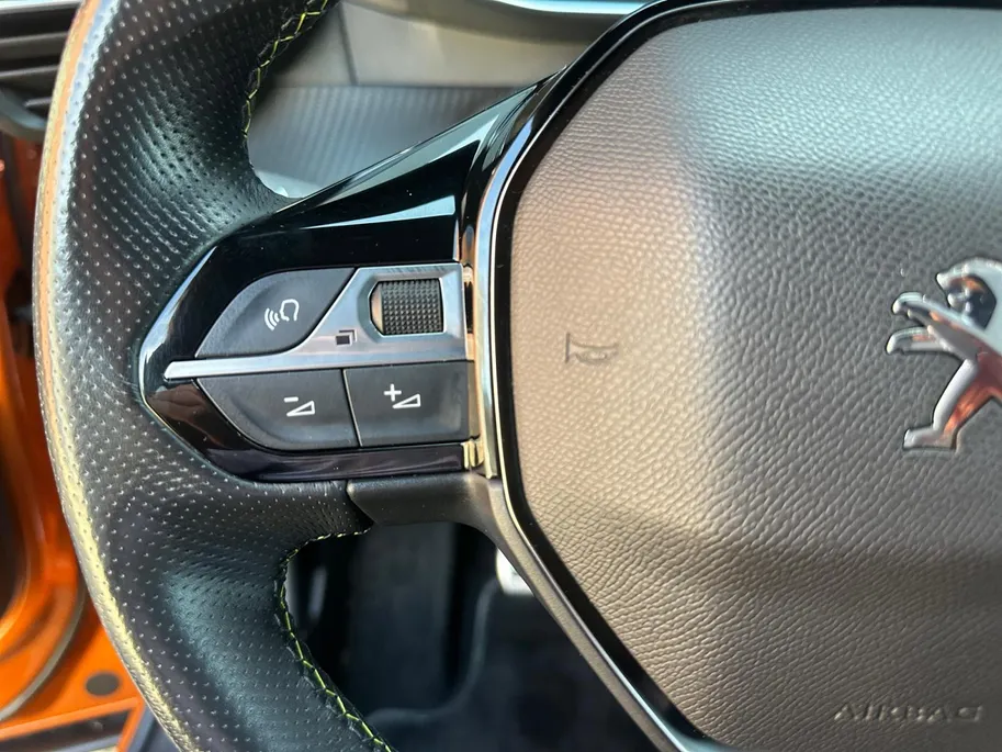 Peugeot 2008 1.2 PureTech GT-Line | 360 Camera | Navigatie | Cruise & Climate Control | Apple Carplay & Android Auto | 3D Cockpit | Dodehoek Detectie | 12 Maanden BOVAG Garantie