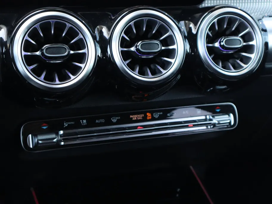 Mercedes-Benz EQB 250 AMG Line 7p. 67 kWh l Keyless l Stoelverwarming l Ambiente lichtpakket