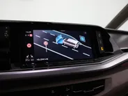 Volkswagen Multivan 1.4 218pk DSG eHybrid L2H1 Life Business · Glazen dak · Trekhaak · Camera · Elek. Schuifdeuren · Apple/Android Car Play · 7 Persoons · 18'' Inch · Garantie t/m 02-06-2028 of 100.000km