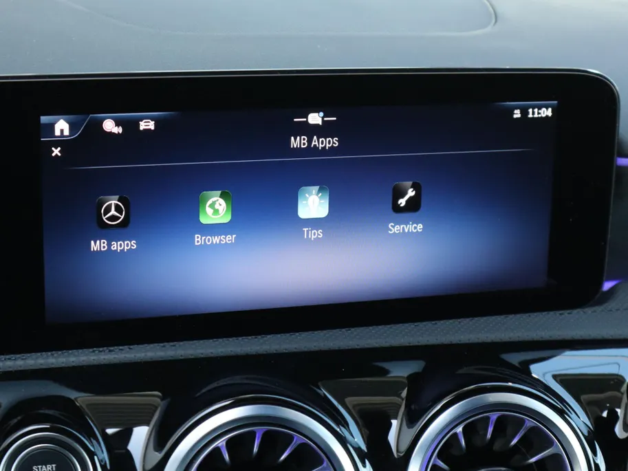 Mercedes-Benz A-Klasse 180 Business Solution AMG l Panorama dak l Keyless l AMG Line l