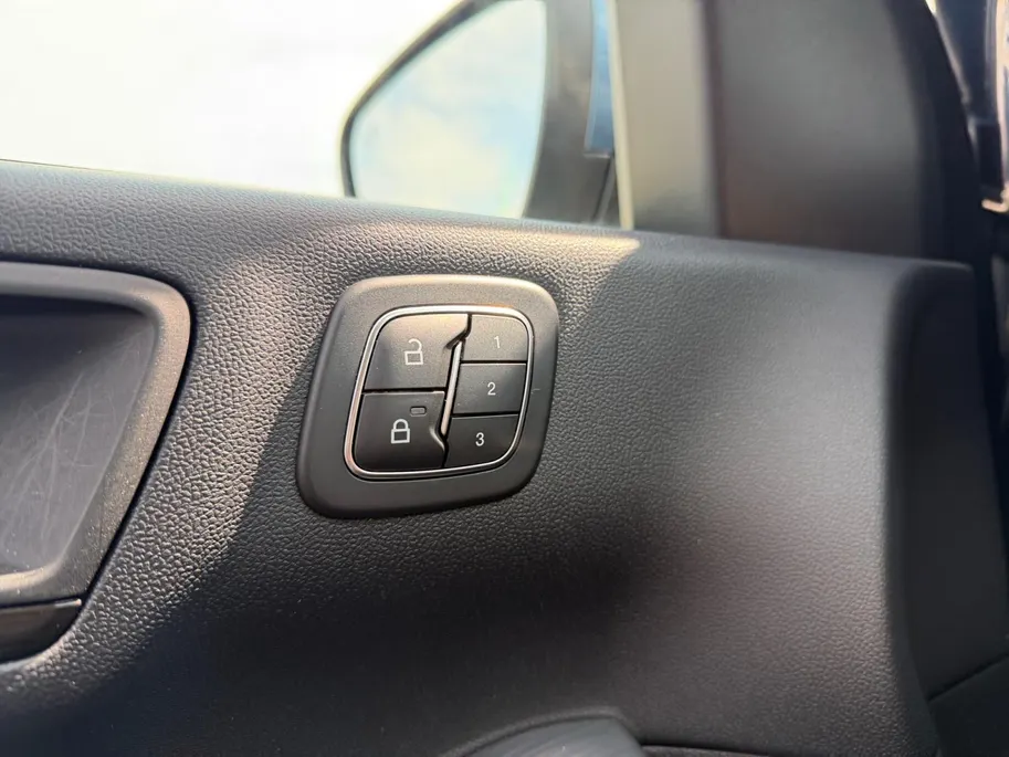 Ford Kuga 2.5 PHEV Vignale | Dealer onderhouden | Automaat | Adapt. Cruise control | BLIS | Elektr. achterklep | Winter pack | lederen bekleding | Parkeersensoren voor en achter | Camera voor en achter | Navigatie | Apple carplay & Android auto | B&O audio | Privac