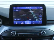 Ford Focus 1.0 EcoBoost Active Business | Trekhaak | Panoramadak | Stuur-/stoel-/voorruitverwarming | Camera | Navi | 18' LM | LED | Cruise adapt. | B&O audio | Zeer nette auto!! |