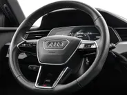 Audi e-tron 55 quattro S edition 95 kWh 408pk SOH 95,1 % · Panoramadak · Camera · Luchtvering · Elek. Stoelen + Geheugen · Afneembare Trekhaak · Matrix LED · Keyless ·