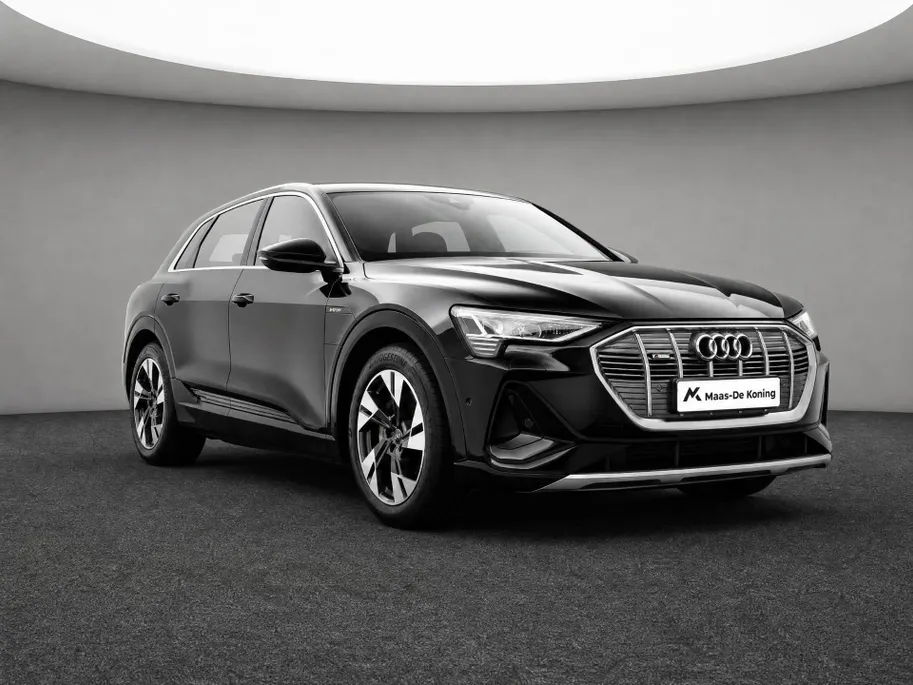 Audi e-tron 55 quattro 95 kWh 408pk S Edition · SOH 96,8% · Camera · Luchtvering · Afneembare Trekhaak · Head-Up Display · Elek. Achterklep · Stoelverwarming · 20'Velgen ·
