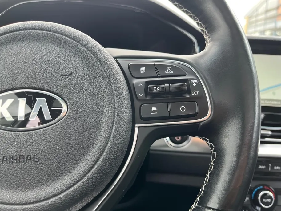 Kia e-Niro ExecutiveLine 64 kWh | Lederen bekleding | Elektrische stoelverstelling | JBL Audio systeem | Stoelventilatie