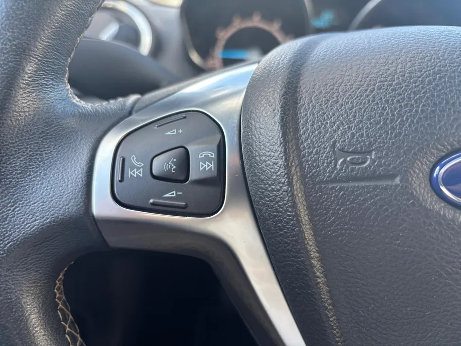 Ford Fiesta 1.0 EcoBoost Titanium | 1e Eigenaar | Lederen Bekleding | Voorruitverwarming | Climate Control | Parkeersensoren | 12 maanden garantie! |