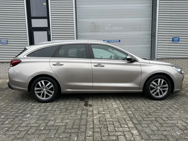 Hyundai i30 Wagon 1.4 T-GDI Premium | Apple Carplay & Android Auto | Climate Control | Lichtmetalen Velgen | Cruise Control