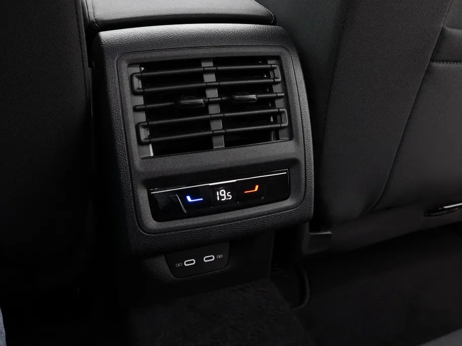 Volkswagen Golf Life Edition 1.5 eHybrid 204 PK 6 versn. DSG · Achteruitrijcamera · Draadloze telefoonlader · Comfort pakket · Prijs in inclusief inruilpremie · MEGA SALE