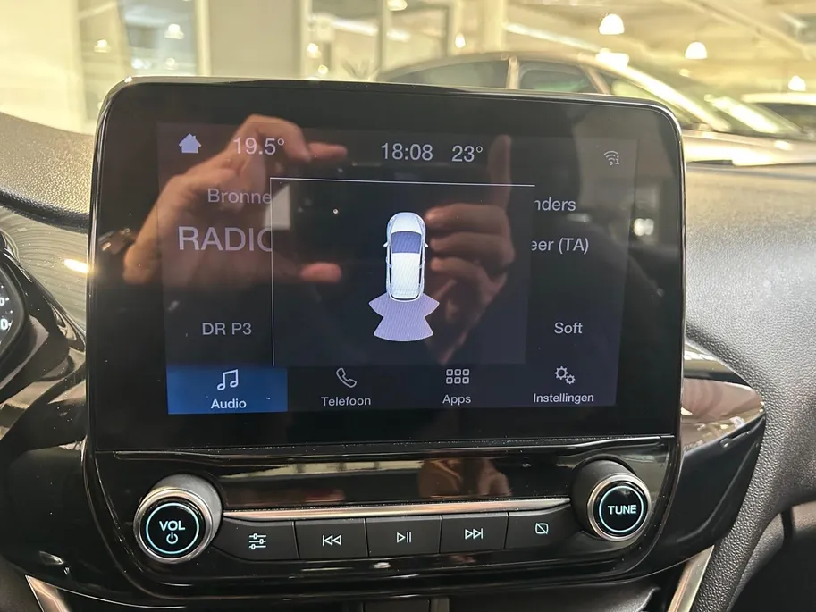 Ford Fiesta 1.0 EcoBoost Hybrid Titanium | Apple Carplay / Android Auto | Stoel + Stuurverwarming | Cruise Control | Parkeersensoren Achter | Lichtsensor | Climate Control | Verwarmbare Voorruit