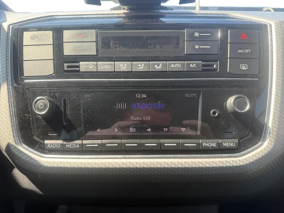 Volkswagen up! 1.0 | Camera | Parkeersensoren | Climate Control | Cruise Control | DAB | Stuurbediening | Bluetooth | Goed Onderhouden