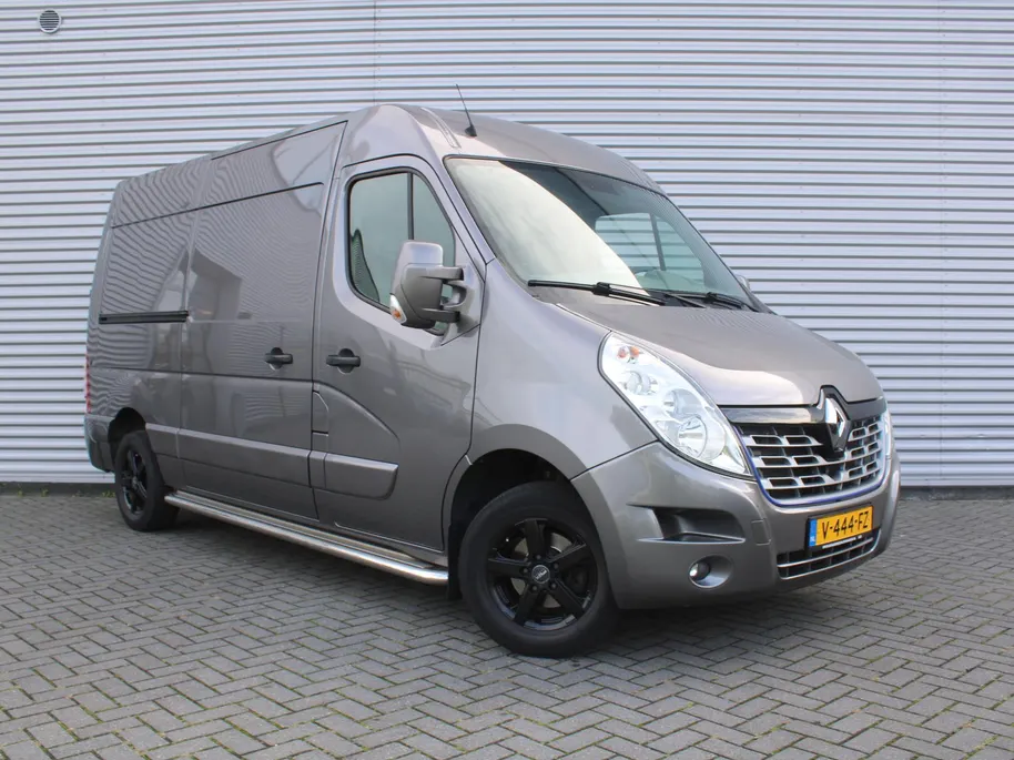 Renault Master T33 2.3 dCi L2H2 Stop & Start | Automaat | Trekhaak | Camera | Airco | Navi | Cruise | 16' LM | PDC | Licht-/regensensor | Volledig betimmerd |