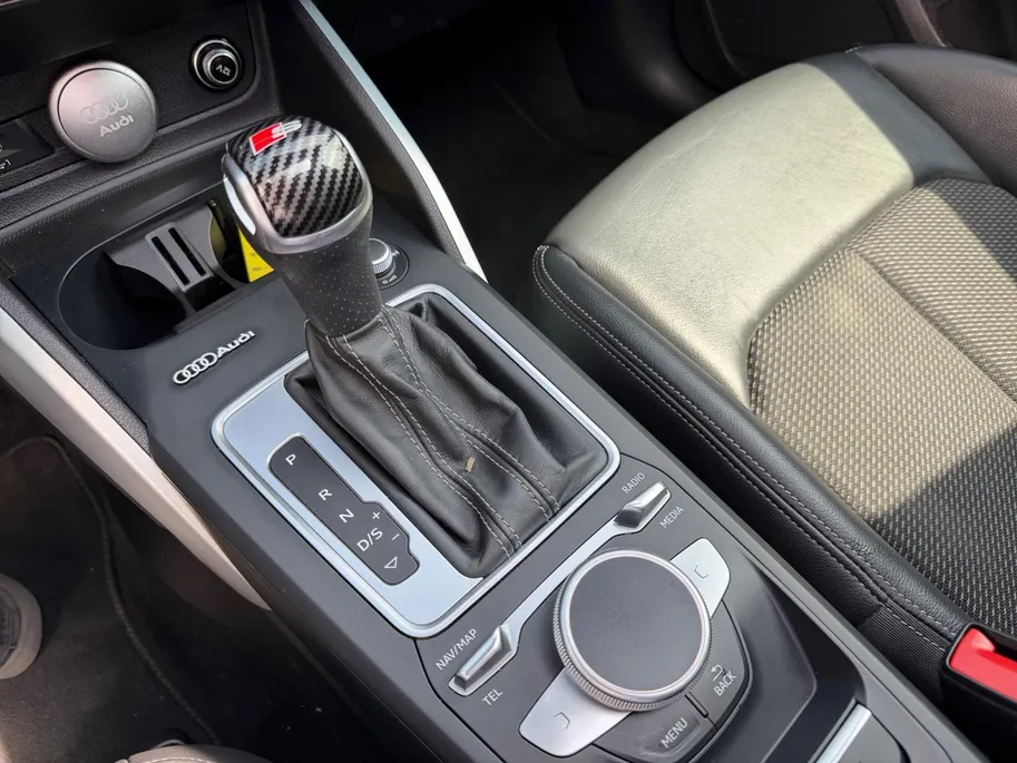Audi Q2 35 TFSI S Edition Automaat | S-Line uitgevoerd | Metallic lak | Panoramadak | Privacy Glass | Stoelverwarming | Bovag garantie | NAP |