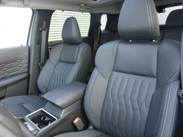 Mitsubishi Outlander 2.4 PHEV Instyle ( meerder kleuren leverbaar )