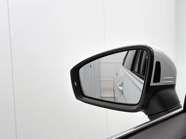 Volkswagen Tiguan 2.0 TSI 4Motion Highline Business R | PANORAMA | HEAD UP | ADAPTIVE | ELEKTR. A-KLEP | STOELVERW. | NAVI |