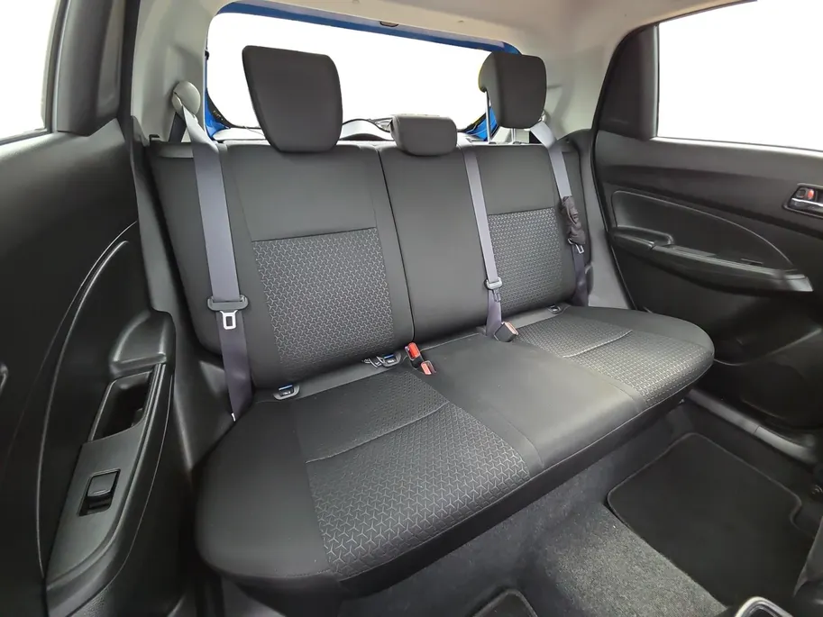 Suzuki Swift 1.0 Stijl Automaat | Navi | Camera | Cruise & climate control | Stoelverwarming | Two-tone Metallic lak | Apple Carplay/Android Auto | Bovag garantie | NAP