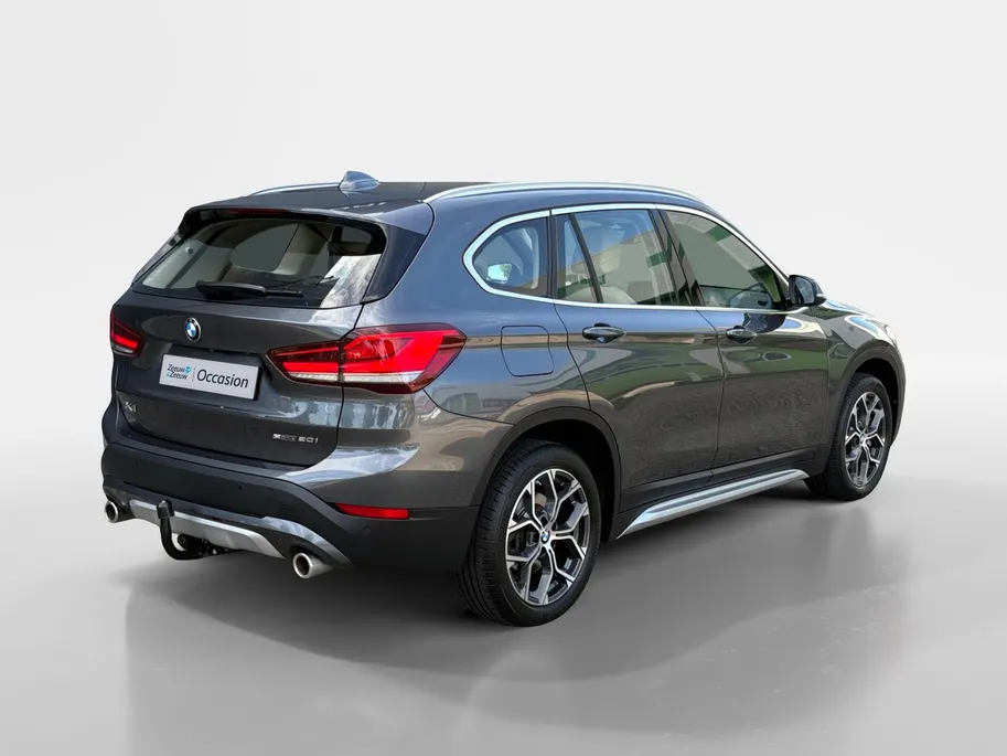 BMW X1 sDrive20i VDL Nedcar Edition | Trekhaak | Camera | Leder | Head-Up Display | Navi | Stoelverwarming | Elektrische achterklep | LED | 12 maanden Bovag Garantie