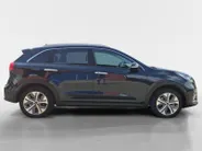 Kia e-Niro ExecutiveLine 64 kWh 1e Eigenaar | 3 Fase laden | Metallic lak | Trekhaak | Fabrieksgarantie 27-1-2029 + 3x 1 jaar* | NAP